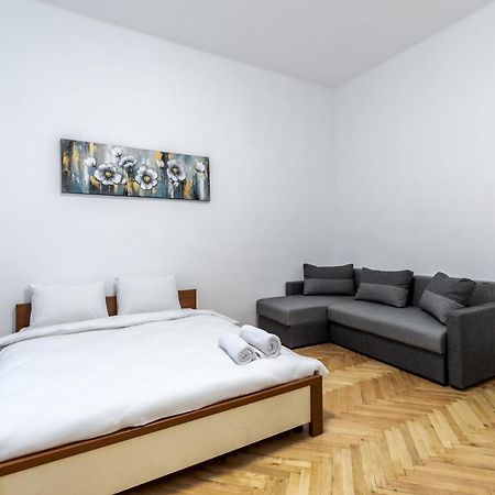 City Shalom Apartment Leopoli Esterno foto