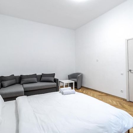 City Shalom Apartment Leopoli Esterno foto