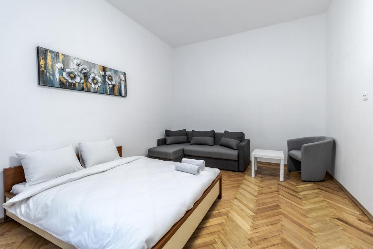 City Shalom Apartment Leopoli Esterno foto